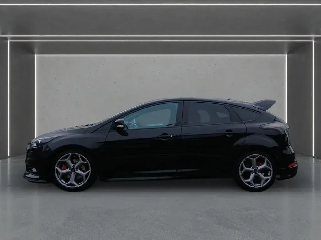 Usado Ford Focus ST 250 CV (183 kW) 2017 Negro Berlina