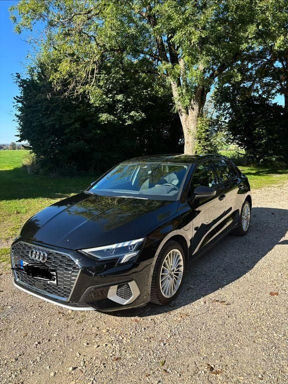 Schwarz Gebraucht 2021 Audi A3 Sportback e-tron Advanced Kleinwagen | 21.500 € (Guter Preis) - Bild 1/4