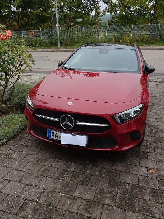 Rot Gebraucht 2020 Mercedes A250 Edition 1 Limousine | 22.500 € (Guter Preis) - Bild 1/4
