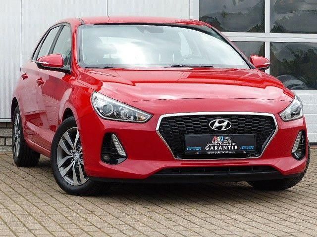 Gebraucht Hyundai i30 Trend 136 PS (100 kW) 2017 Rot Limousine