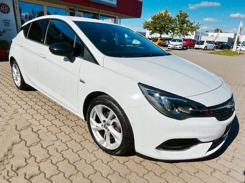 Weiß Gebraucht 2021 Opel Astra GS Line Limousine | 14.634 € (Guter Preis) - Bild 1/4
