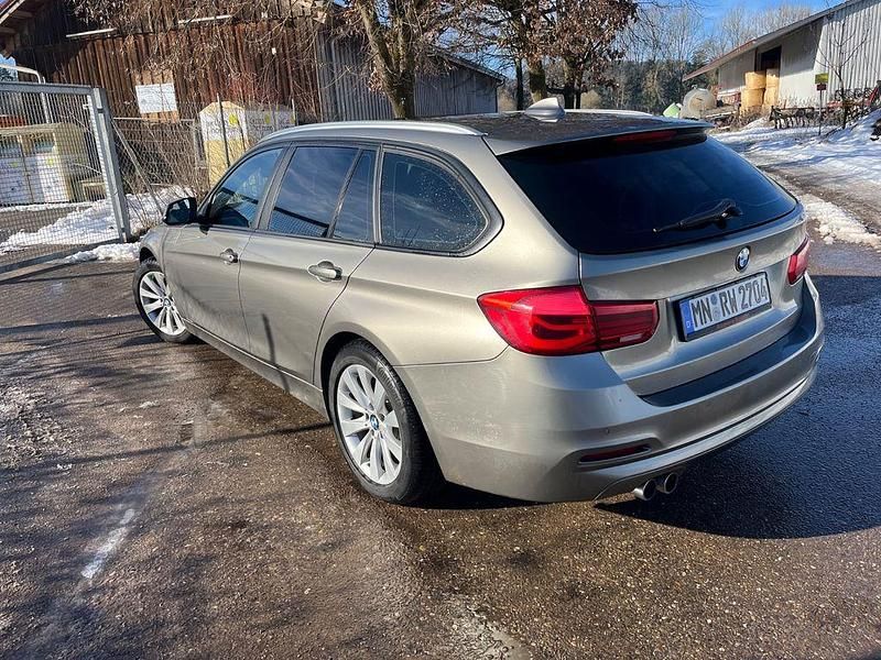 Gebraucht BMW 320 190 PS (139 kW) 2015 Grau Kombi