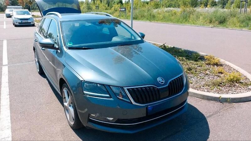 Grau Gebraucht 2019 Skoda Octavia Style Kombi | 19.900 € (Fairer Preis) - Bild 1/4