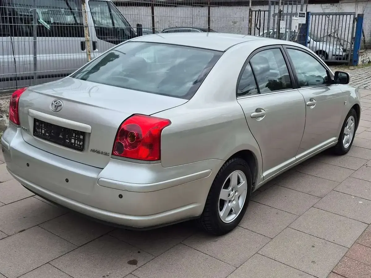Gebraucht Toyota Avensis Sol 129 PS (94 kW) 2004 Silver metallic Limousine
