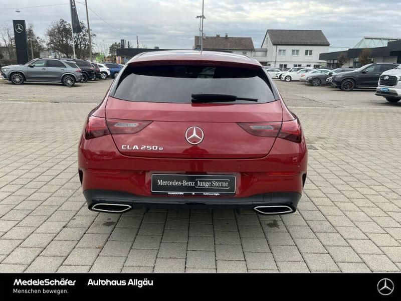 Gebraucht Mercedes CLA250e Shooting Brake AMG 163 PS (119 kW) 2024 Manufaktur lack manufaktur patagonienrot (metallic) Kombi