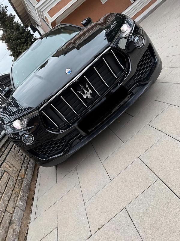Gebraucht Maserati Levante 275 PS (202 kW) 2016 Schwarz SUV