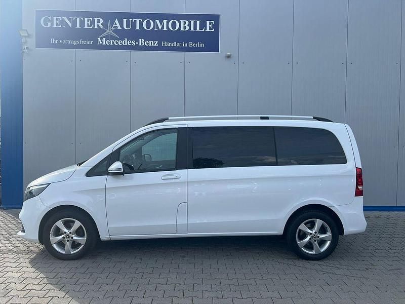 Gebraucht Mercedes V220 163 PS (119 kW) 2022 Weiß Van / Kleinbus