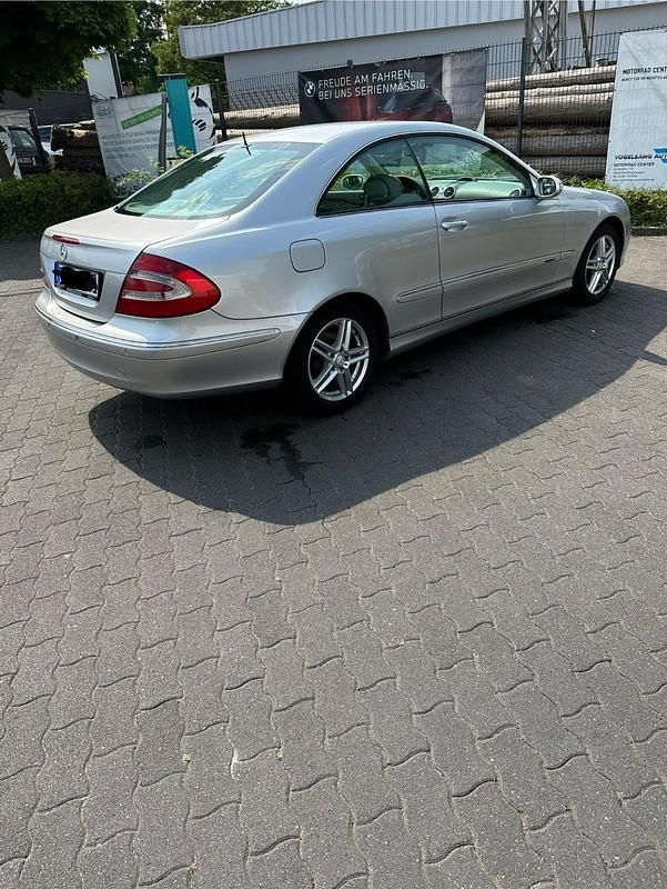 Silber Gebraucht 2002 Mercedes CLK240 Coupé | 4.600 € (Fairer Preis) - Bild 1/4