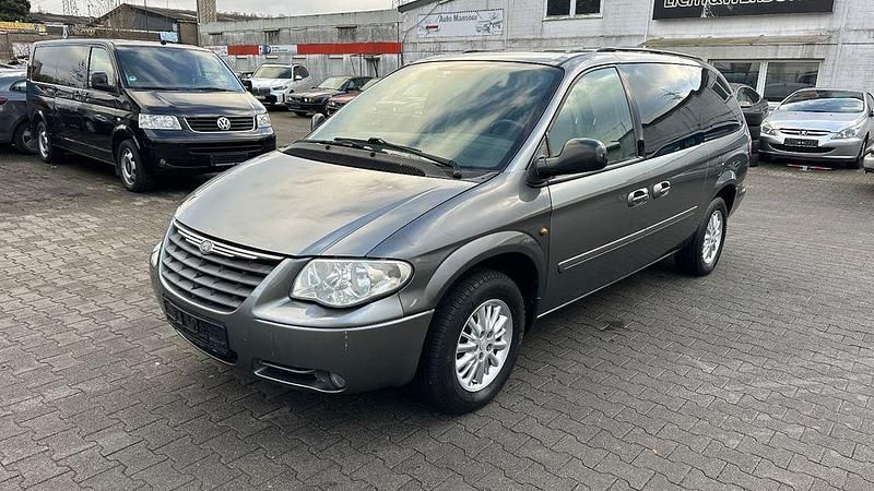 Grau Gebraucht 2008 Chrysler Voyager Van / Kleinbus | 2.500 € (Etwas zu teuer) - Bild 1/4