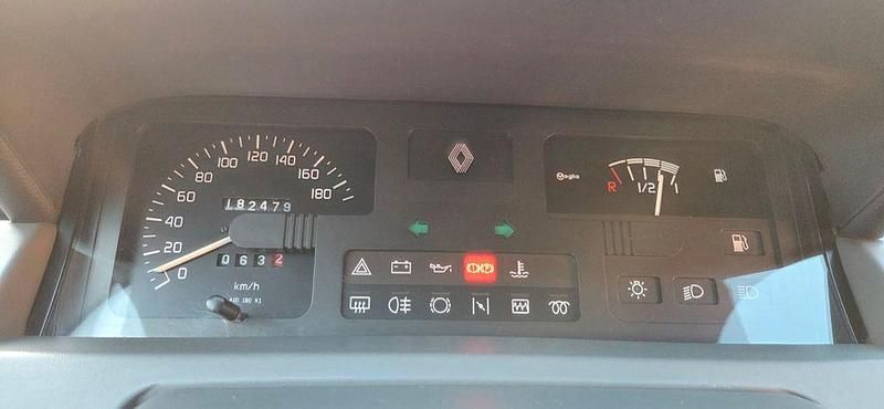 Gebraucht Renault Clio 54 PS (39 kW) 1991 Rot Limousine