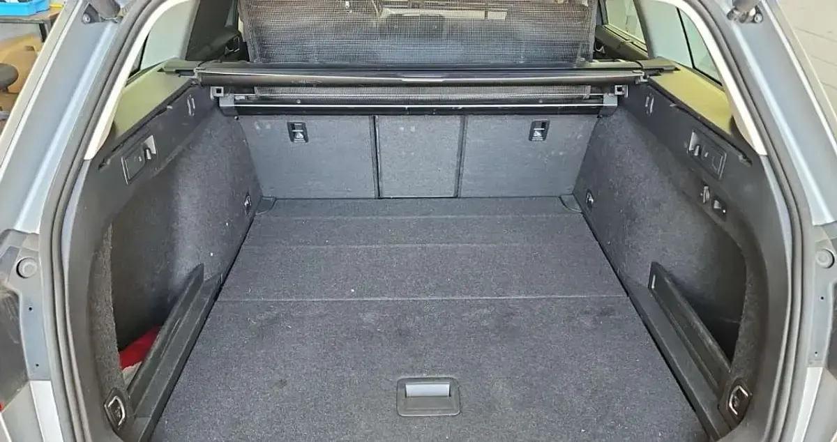 Gebraucht VW Passat Business 150 PS (110 kW) 2023 Silber Kombi