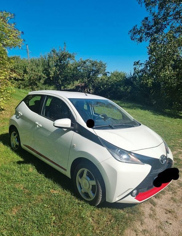 Weiß Gebraucht 2014 Toyota Aygo X-play Kleinwagen | 5.900 € (Fairer Preis) - Bild 1/4