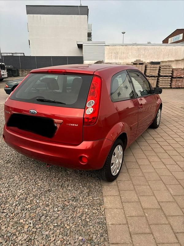 Gebraucht Ford Fiesta 60 PS (44 kW) 2008 Rot Kleinwagen