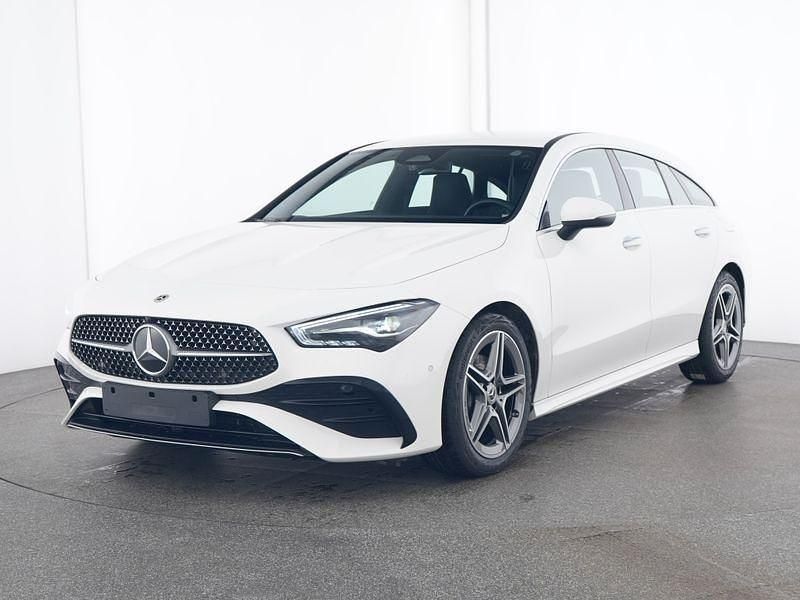 Weiss polarweiss Gebraucht 2024 Mercedes CLA180 Shooting Brake AMG Kombi | 30.880 € (Fairer Preis) - Bild 1/4