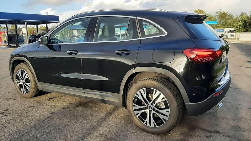 Gebraucht Mercedes GLA200 Advanced 163 PS (119 kW) 2024 Schwarz SUV