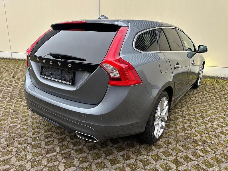 Gebraucht Volvo V60 Summum 190 PS (139 kW) 2017 Grau Kombi