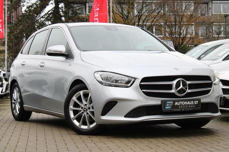Gebraucht Mercedes B180 136 PS (100 kW) 2022 Iridiumsilber Van / Kleinbus