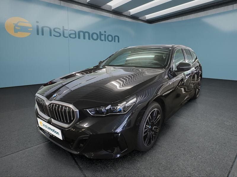 Schwarz Gebraucht 2024 BMW 520 M Sport Kombi | 47.949 € (Superpreis) - Bild 1/4