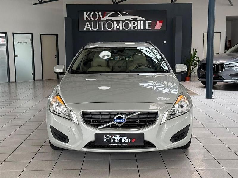 Gebraucht Volvo V60 Kinetic 114 PS (83 kW) 2012 Weiß Kombi