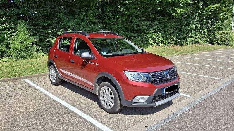 Rot Gebraucht 2019 Dacia Sandero Prestige Kleinwagen | 12.000 € (Etwas zu teuer) - Bild 1/4