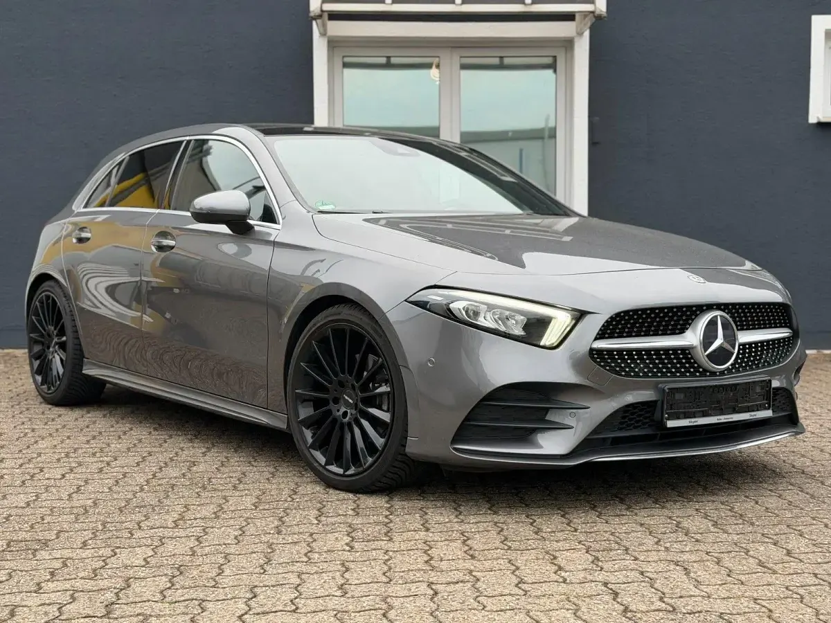 Gebraucht Mercedes A200 AMG line 163 PS (119 kW) 2019 Grau Kleinwagen