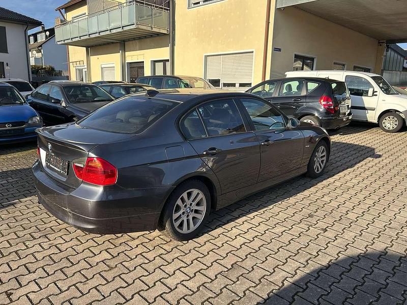 Gebraucht BMW 320 170 PS (125 kW) 2007 A 22 sparkling graphite Limousine
