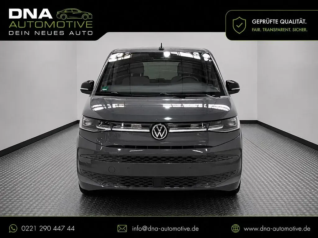 Gebraucht VW Multivan Style 150 PS (110 kW) 2025 Grau Van / Kleinbus