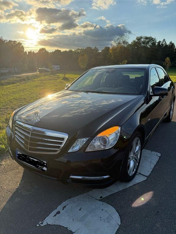 Schwarz Gebraucht 2012 Mercedes E350 Limousine | 11.500 € (Fairer Preis) - Bild 1/4