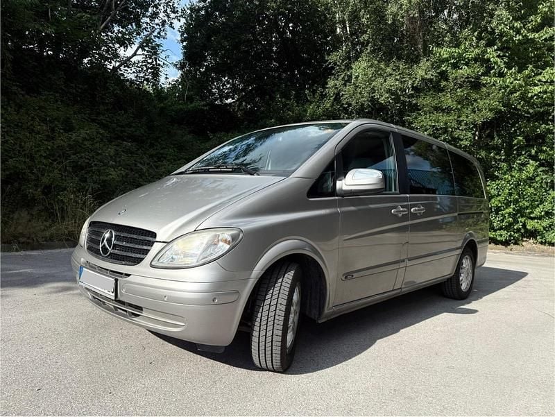 Grau Gebraucht 2010 Mercedes Viano Van / Kleinbus | 11.000 € (Fairer Preis) - Bild 1/4