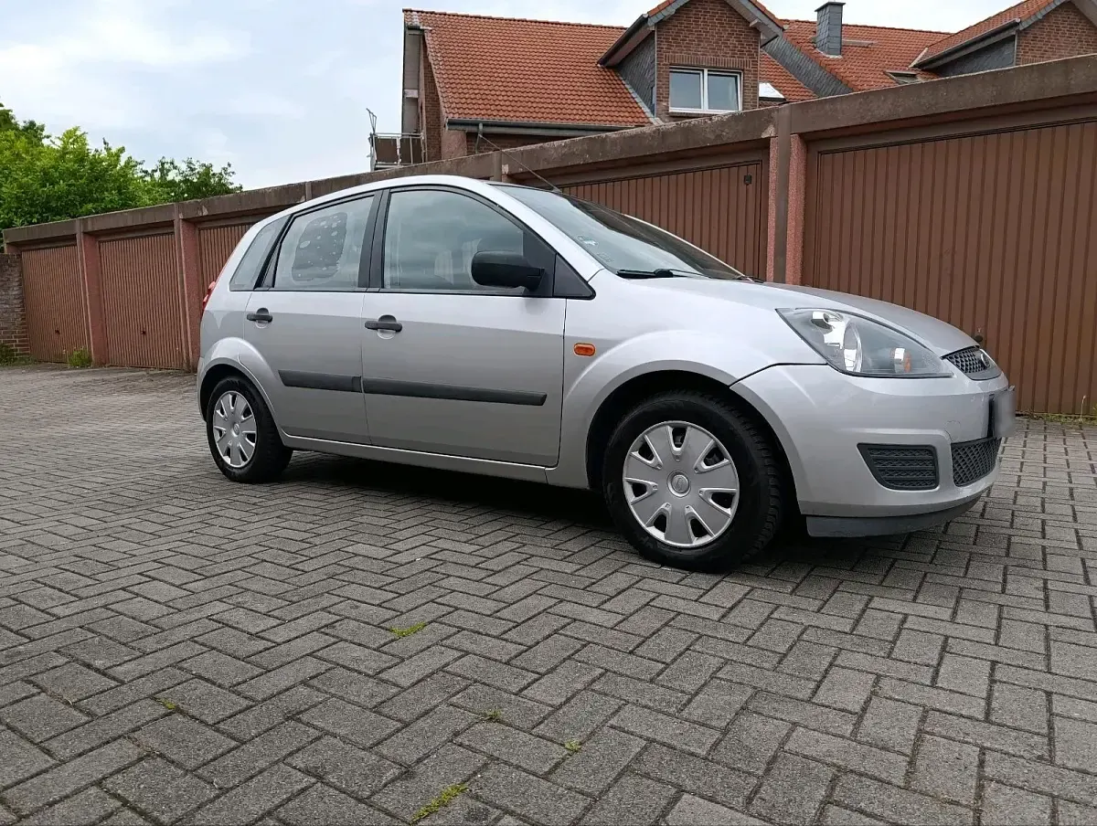 Gebraucht Ford Fiesta 60 PS (44 kW) 2007 Grau Kleinwagen