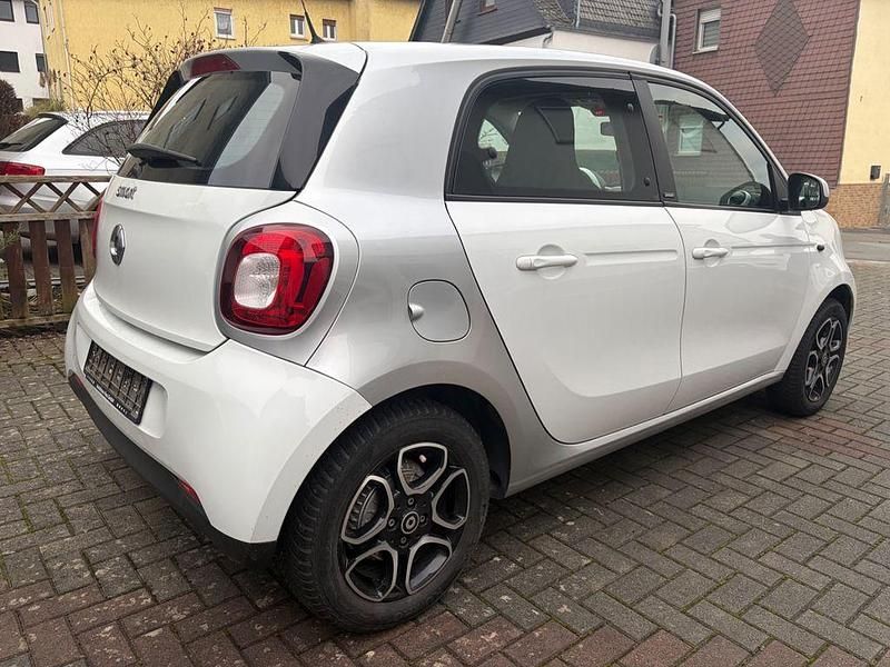 Gebraucht Smart ForFour Passion 71 PS (52 kW) 2017 Weiß Kleinwagen