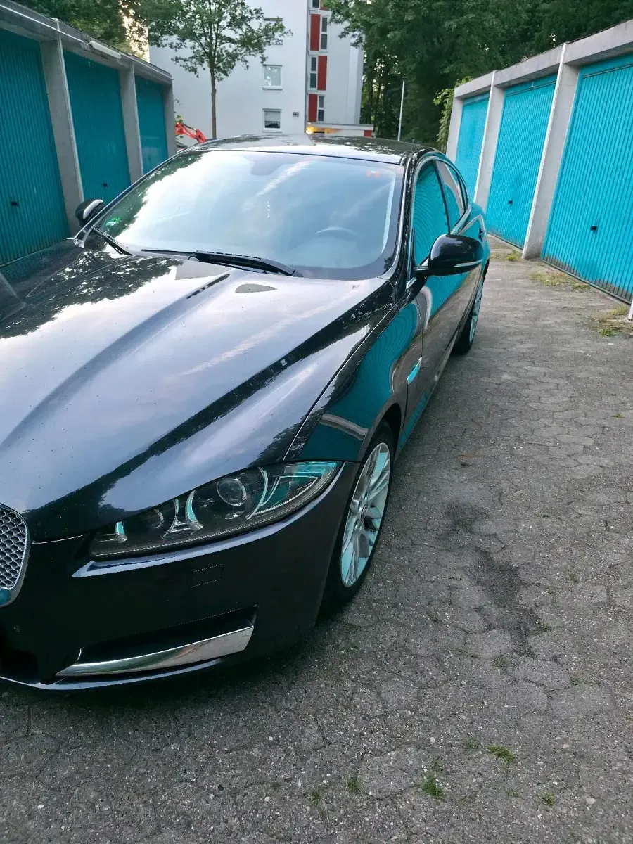 Gebraucht Jaguar XF 241 PS (177 kW) 2011 Schwarz Limousine