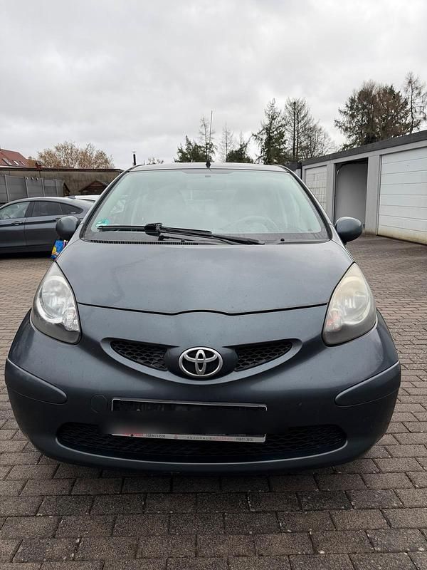 Gebraucht Toyota Aygo 68 PS (50 kW) 2009 Grau Kleinwagen