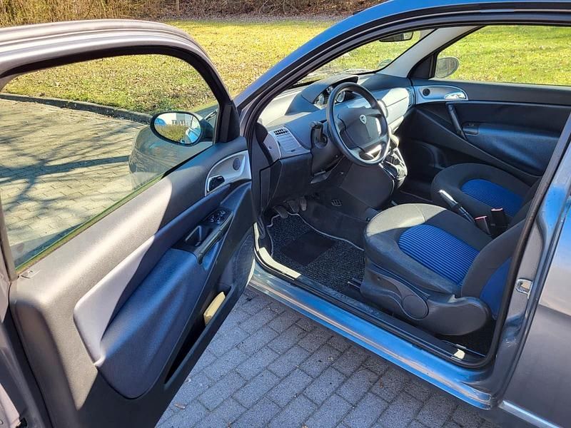 Gebraucht Lancia Ypsilon 78 PS (57 kW) 2008 Grau Kleinwagen