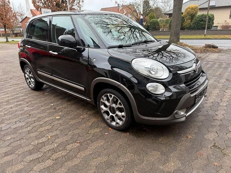 Schwarz Gebraucht 2015 Fiat 500L Trekking Van / Kleinbus | 6.900 € (Guter Preis) - Bild 1/4
