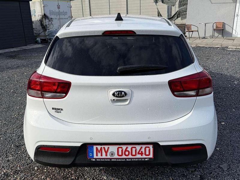Gebraucht Kia Rio Edition 7 99 PS (72 kW) 2018 Weiß Limousine