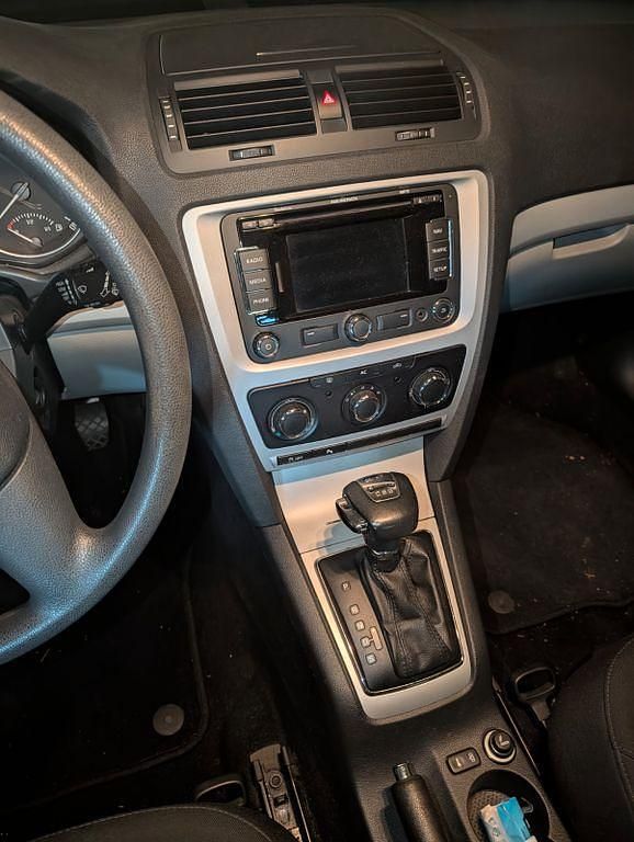 Gebraucht Skoda Octavia Ambiente 122 PS (89 kW) 2009 Grau Kombi