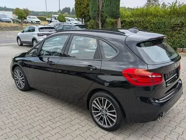 Gebraucht BMW 220 Active Tourer Advantage 178 PS (130 kW) 2021 Schwarz Van / Kleinbus