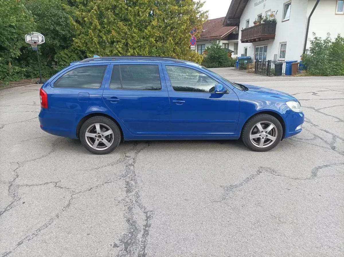 Gebraucht Skoda Octavia 2009 Blau Kombi