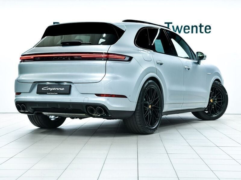 Second-hand Porsche Cayenne 470 CP (345 kW) 2025 Argintiu SUV