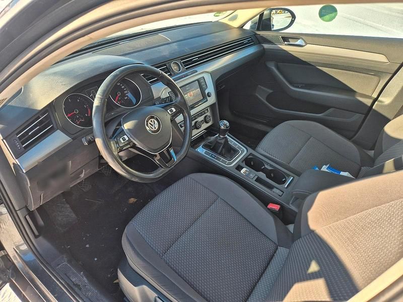 Gebraucht VW Passat 120 PS (88 kW) 2016 Grau Kombi