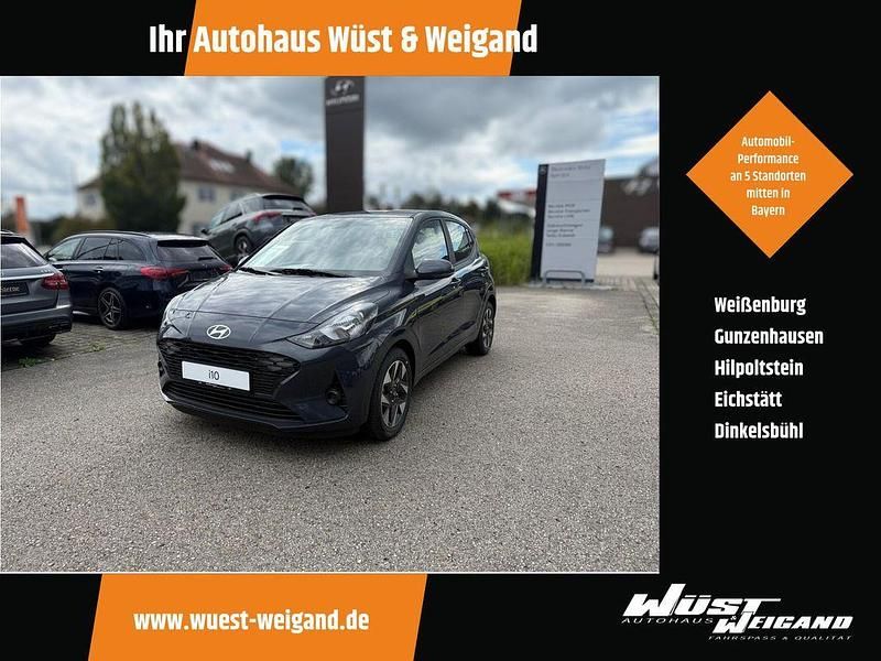Grau Neu 2025 Hyundai i10 Trend Kleinwagen | 17.870 € (Fairer Preis) - Bild 1/4