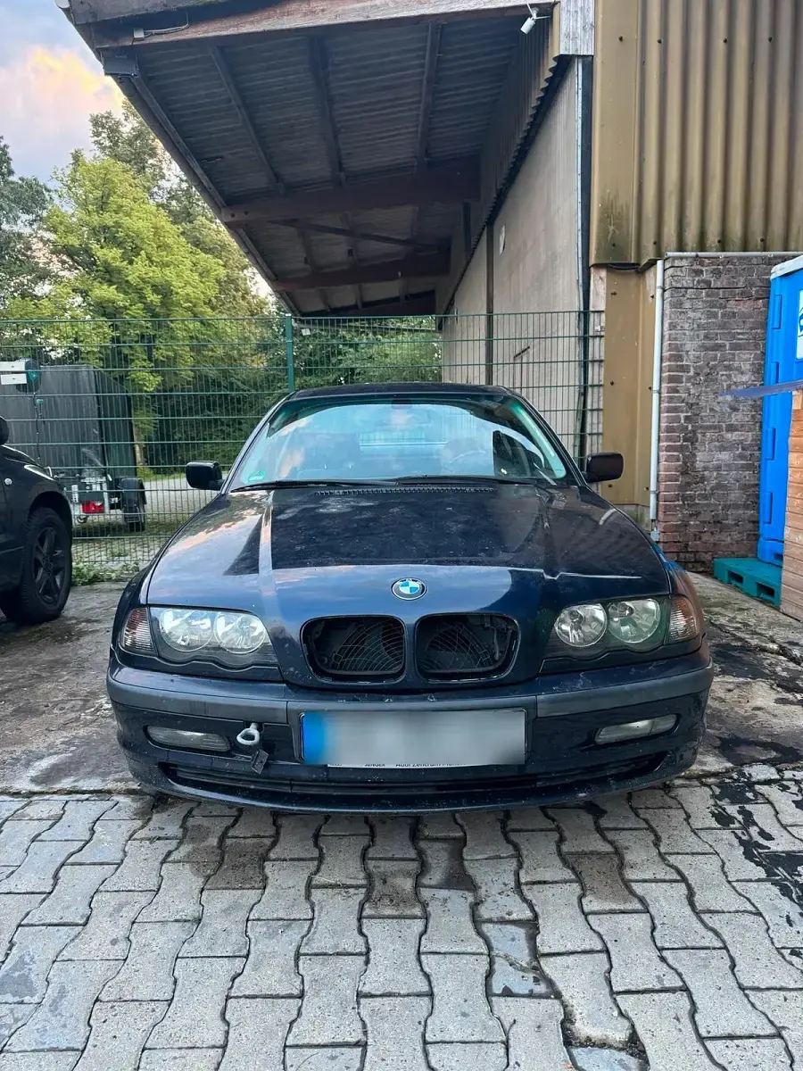 Gebraucht BMW 323 170 PS (125 kW) 1998 Blau Limousine