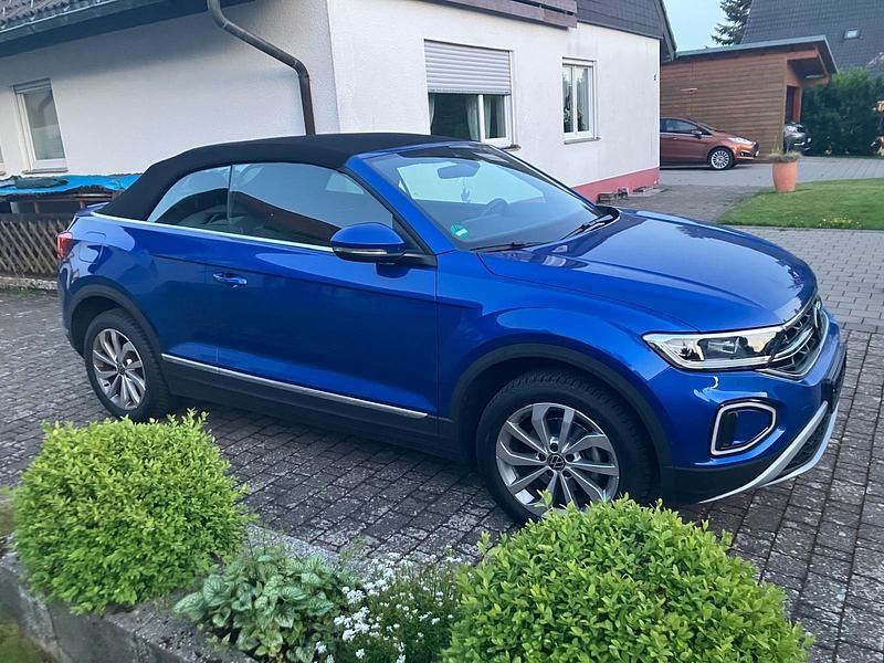 Blau Gebraucht 2023 VW T-Roc Cabriolet Style Cabrio | 23.000 € (Superpreis) - Bild 1/4