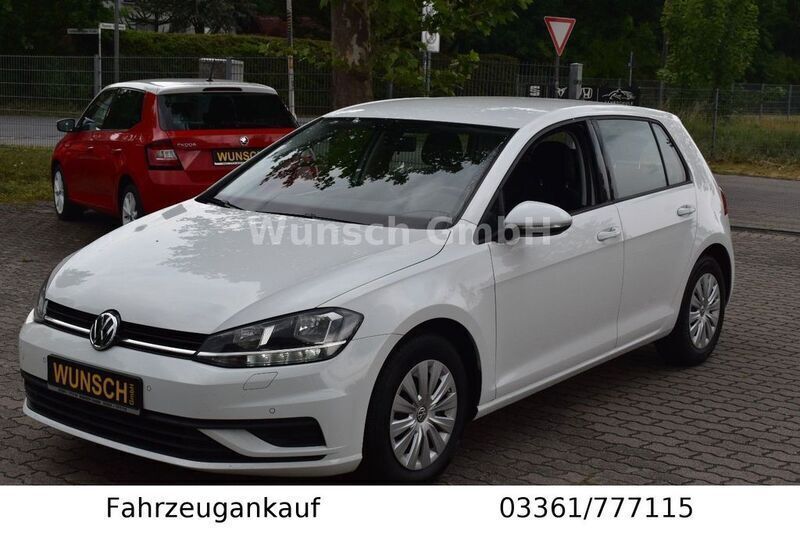 Weiß Gebraucht 2019 VW Golf VII Trendline Limousine | 12.990 € (Guter Preis) - Bild 1/4