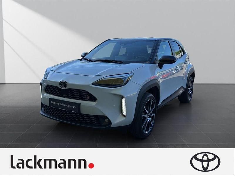 Grau Gebraucht 2023 Toyota Yaris Cross Sport SUV | 27.790 € (Etwas zu teuer) - Bild 1/4