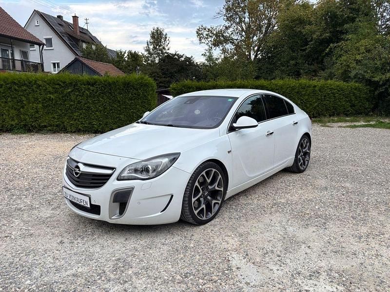 Weiß Gebraucht 2015 Opel Insignia OPC Limousine | 13.990 € (Etwas zu teuer) - Bild 1/4