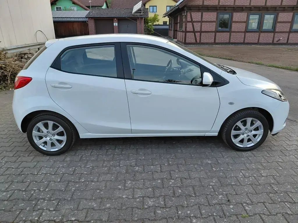 Usata Mazda 2 Independence 75 CV (55 kW) 2009 Bianco Utilitaria