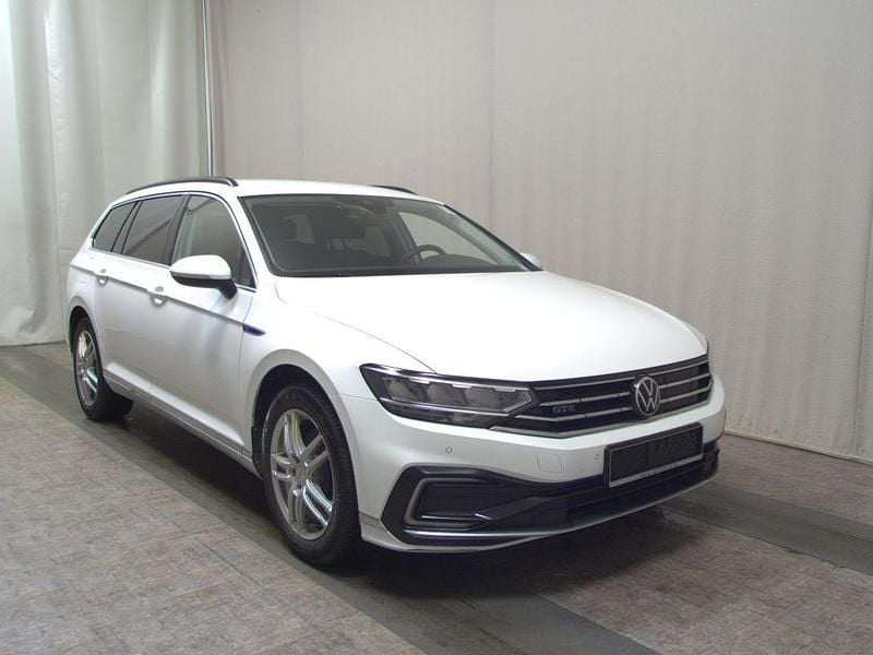 Gebraucht VW Passat 218 PS (160 kW) 2021 Pure white Kombi