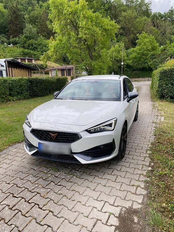 Weiß Gebraucht 2021 Cupra Leon Kombi | 19.000 € (Guter Preis) - Bild 1/4
